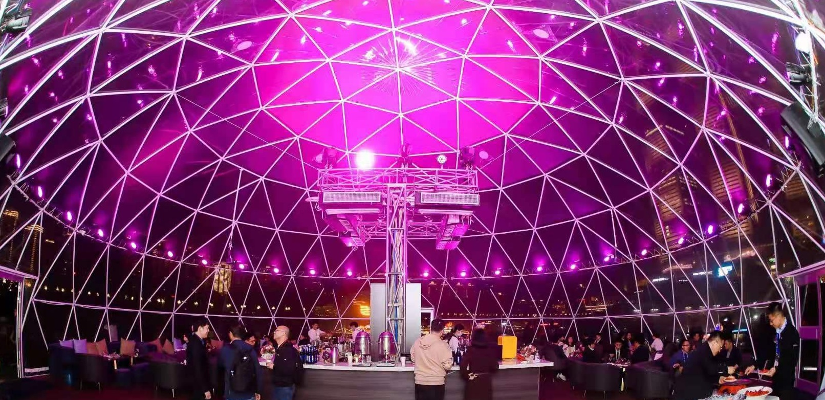 360° immersive projection inside dome